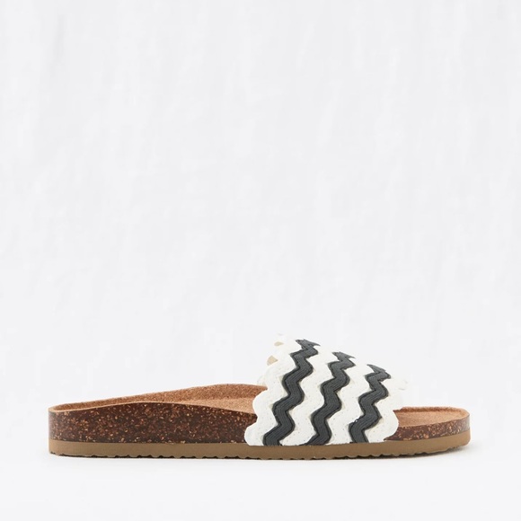 NWOT Aerie Zigzag Slide Sandals in Black and White - Picture 2 of 6